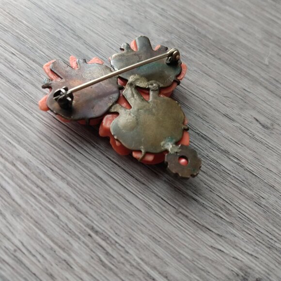 Vintage Faux Coral Brooch with Three Rose Flowers Floral - Picture 9 of 10